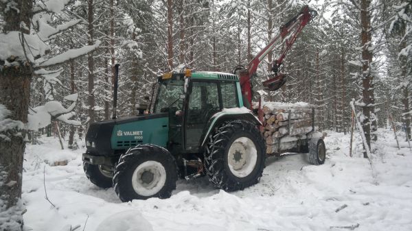 Puun ajoa.
valmet ja hakki
Avainsanat: puun ajoa valmet hakki