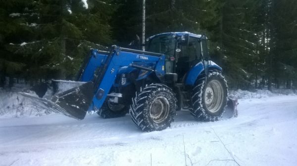 Linkousta
Nyykkäri ja eskolainen.
Hyvää Uuttavuotta pottupeltolaisille.
Avainsanat: new holland esko linkous