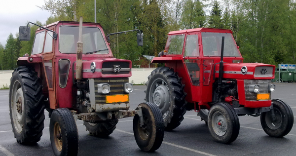 Veljekset
Kävästiin koulun päättäreissä Ferguilla.
MF 185 multi-power ja MF 165
Avainsanat: massey ferguson 165 185 multi-power