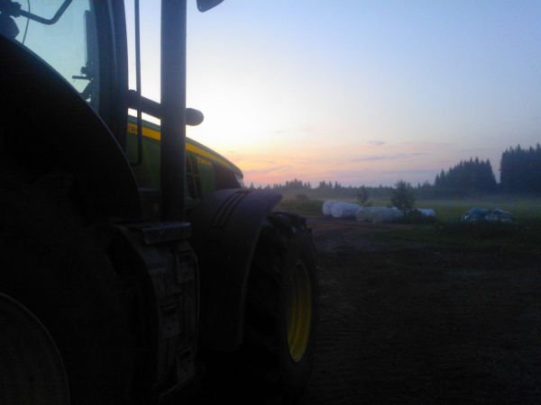 Puoliyö ja auringonlasku
Lietteenajossa
Keywords: JD liete