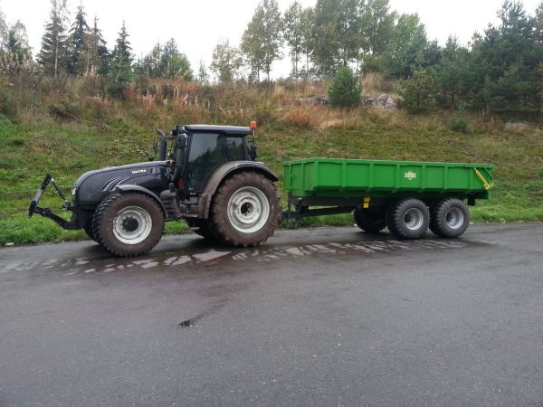 Valtra 202 ja ERT
202 d ja ert 16tn 4-tien varressa
Avainsanat: valtra 202 ert