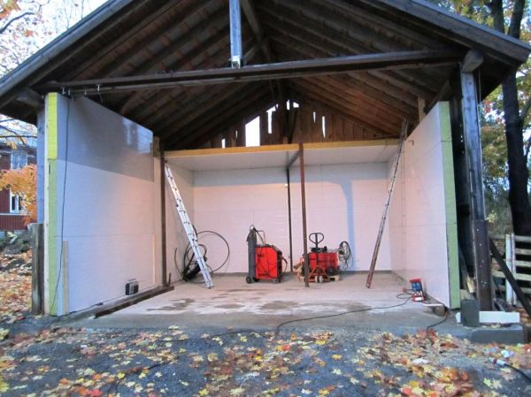 Hakelämpökeskusprojektia
Vanhan katoksen sisustaminen lämpökeskukseksi
