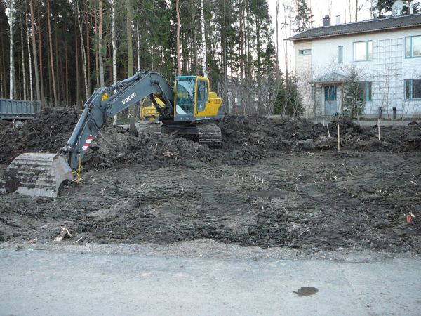 Pintojen putsausta. Volvo EC210BLC
