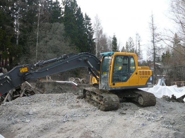 Volvo EC140BLC
Talonpohjan kaivuuta
