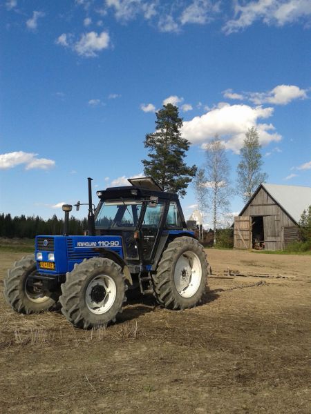 Kevään lanailuja
Pääsi vanha fiiaati/nyykkäri lanaushommiin keväällä :)
Avainsanat: Fiiatti New holland lainailu