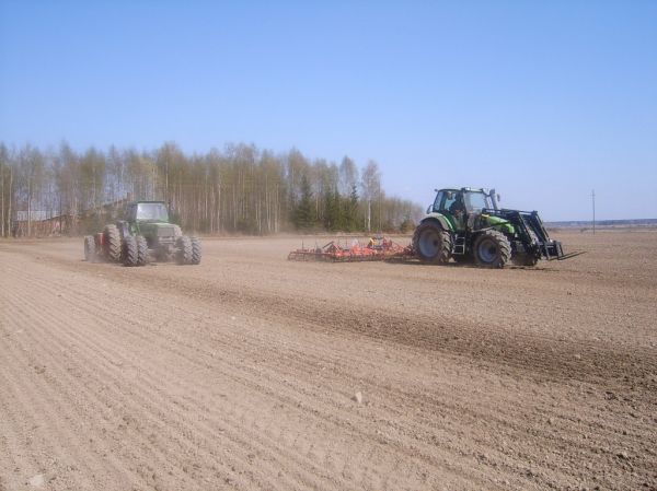 kylvöjä 2005
deutz-fahr dx 120 ja simulta junkkari 2500
deutz-fahr agrotron 120 mk3 ja potila master 6000h

Avainsanat: deutz potila junkkari