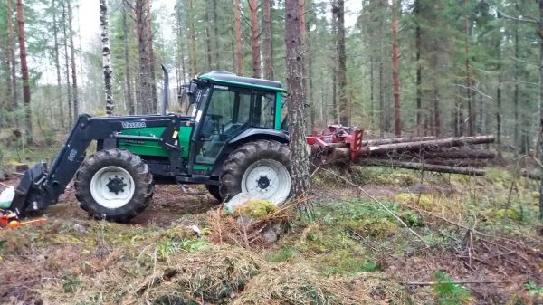 Valtra a95 ja sami
Ensmäisiä nippuja uudella juontokouralla.
Avainsanat: sami juontokoura valtra a95