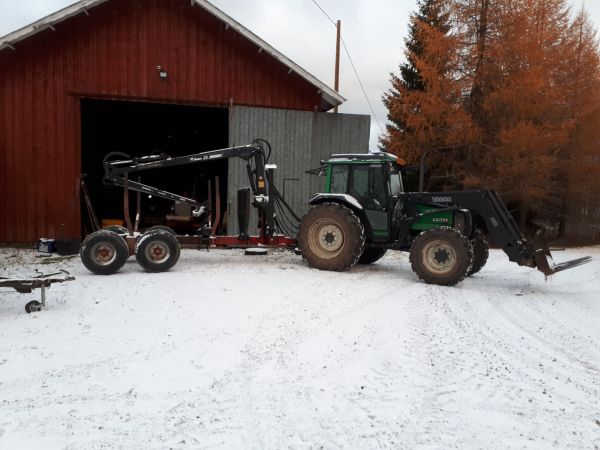 Valtra a95 ja hakki
Viimeinkin tuli hankittua oma metsäpaketti valtran perään. Lähiaikoina pääsee tositoimiin.
Avainsanat: Valtra hakki 25 metsä