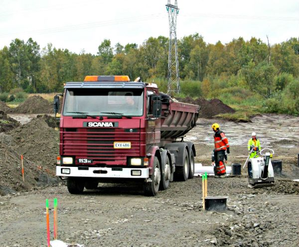Scania 113H
Onnistuu se täytemaan ajo asfalttilavallakin
Avainsanat: Scania