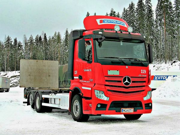 Mercedes-Benz Actros 3540
Uusi auto luovutettu Schenkerin laivastoon. 
Avainsanat: Mercedes Kiitolinja Schenker