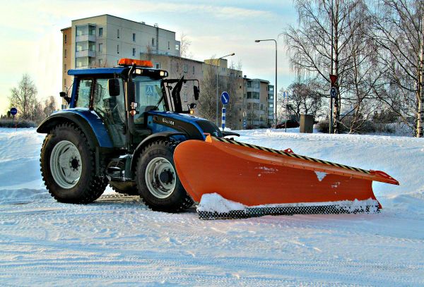 Lumimiehet liikenteessä
Avainsanat: Valtra