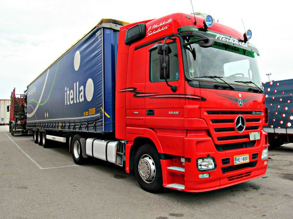 Mercedes-Benz Actros 1848
J. Heikkilä
 Sahalahti
Avainsanat: Mercedes Actros Itella