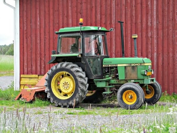 JD 2040
Jyrsimään
Avainsanat: JohnDeere Jyrsin