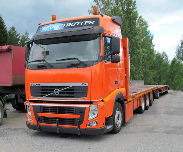 Volvo FH 460
Koneenkuljetuslava ja perävunu
Avainsanat: Volvo