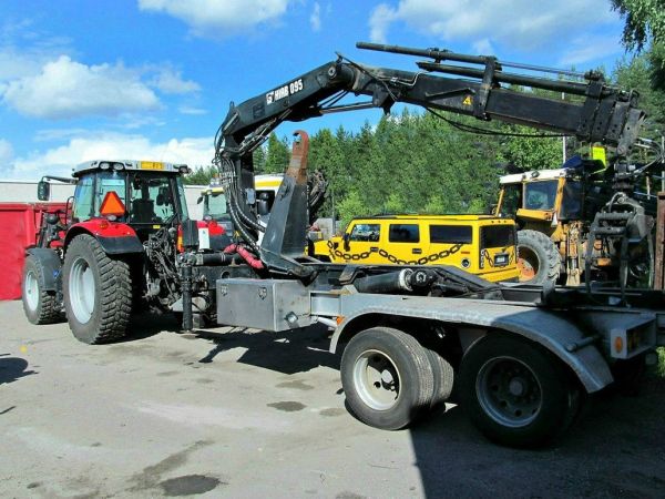 Massey Ferguson 5613 4wd + koukkulavavaunu paripyörin ja kouralla varustetulla Hiab 095 nosturilla 
Avainsanat: MasseyFerguson Hiab koukkulava koura