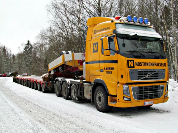 Volvo FH 700    
Goldhofer 16-akselinen hydraulinen traileri 
Avainsanat: Volvo Goldhofer