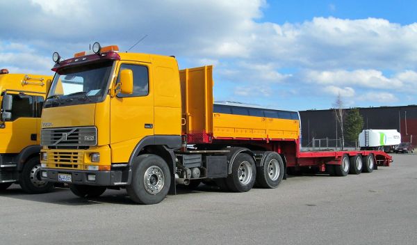 Volvo FH12

Siistikuntoinen iäkkäämpi FH12
Avainsanat: Volvo FH12