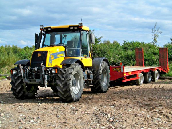 JCB Fastrack 3185 + Herbst 3-akselinen 27t
Avainsanat: JCB Fastrack Herbst