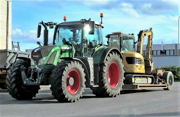 Lavettikuljetus
Avainsanat: Caterpillar Fendt