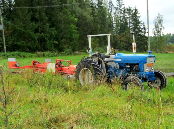 Työpari tonnin porrastuksella. Ford 5000 ja Kuhn GA 6000
Avainsanat: Ford Kuhn