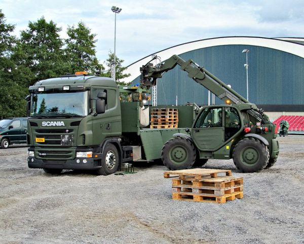 Scania G480
Kokonaisturvallisuus 2015 tapahtuma Tampereen Pirkkahallissa on päättynyt ja armeija purkaa osastoaan
Avainsanat: Scania Puolustusvoimat