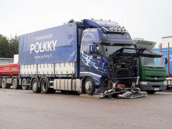 Volvo FH
Hanhela saanut osumaa keulaan
Avainsanat: Volvo Hanhela