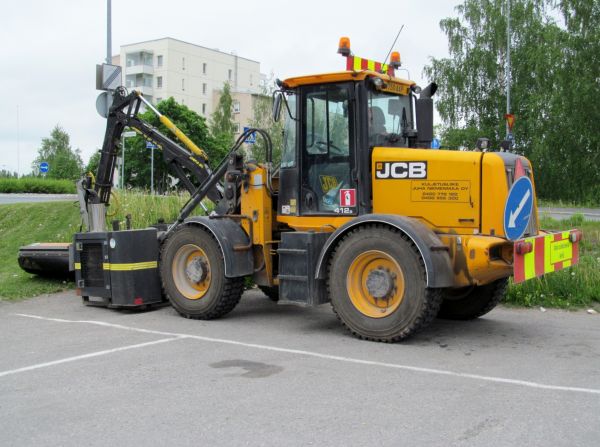 Tienpenkan parturit Osa II
             JCB 412
Avainsanat: JCB