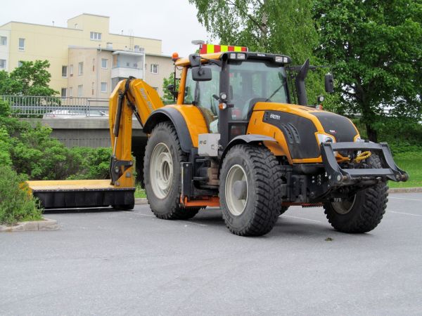 Tienpenkan parturit Osa I
         Valtra T203
Avainsanat: Valtra