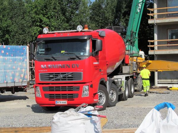 Volvo FH 460
Nurminen Oy 
Sekottajan tyhjennys pumppuautolla
