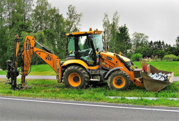 JCB 3CX
Tiekaiteiden asennus
Avainsanat: JCB