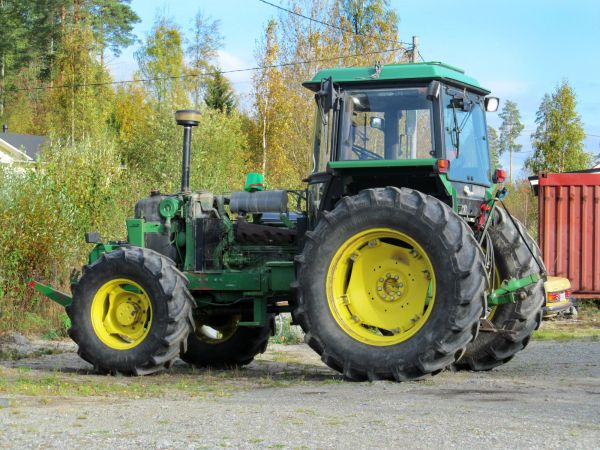 Jontikka mallia vapaasti hengittävä.
Avainsanat: John Deere