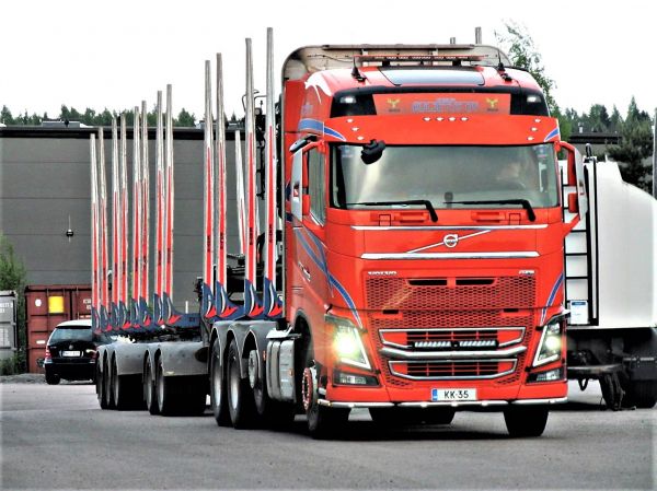 Volvo FH16
KK-35 lähdössä huollosta
Avainsanat: Volvo