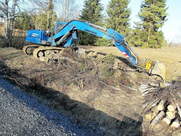 Liebherr
KVL-Tekniikka kantoja ylös kaivelemassa
Avainsanat: Liebherr