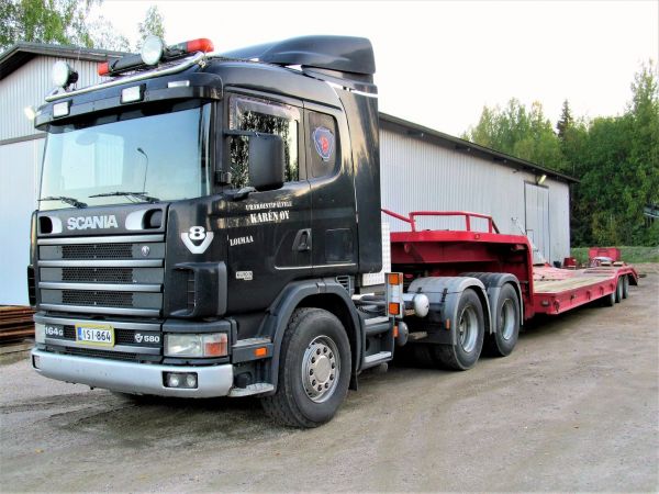 Scania 164G  580

Karen Oy
 Loimaa
Avainsanat: Scania Karen Loimaa