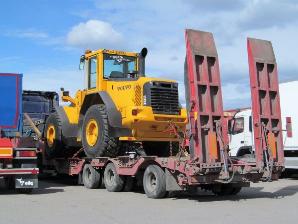 Volvo L120E
Koneurakointi Aki Sammalisto Oy:n kuormaaja matkalla
Avainsanat: Volvo Kuormaaja Sammalisto Lavetti