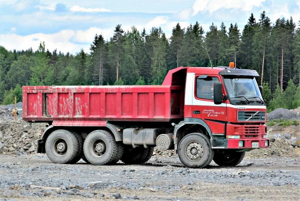 Volvo FM12

Lempäälän Kaivin ja Kuljetus
                 Lempäälä
Avainsanat: Volvo LKK