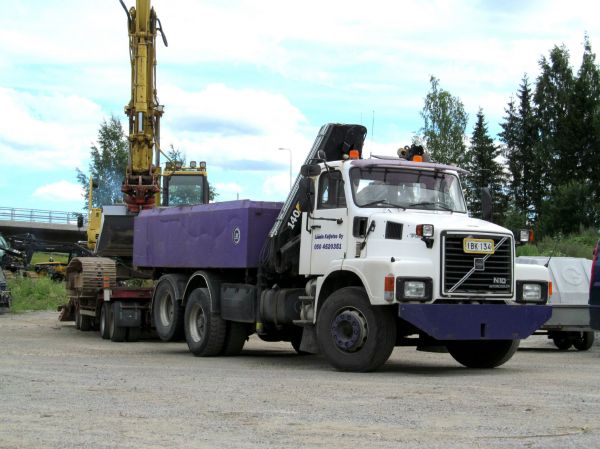 Volvo N 10
Läänin Kuljetus Oy:n Volvo hakemassa telakaivuria lavetilla
Avainsanat: Volvo