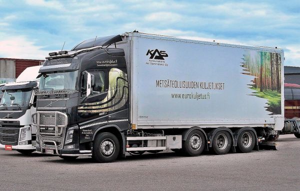 Volvo FH16
Aki Sammalisto Oy
Avainsanat: Volvo Sammalisto