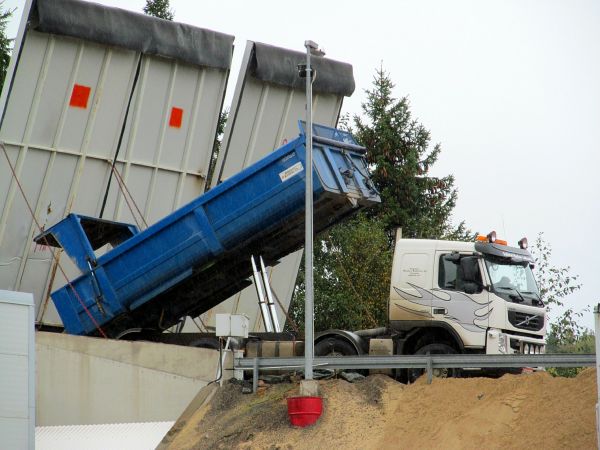 Kiviainesta Lujabetonin siiloon
Kuljetus Markus Aaltonen Tammelasta
Avainsanat: Volvo Lujabetoni