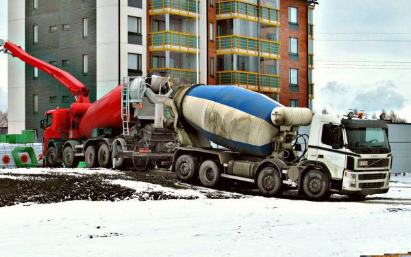 Massan purku pumpullisen auton avustamana
Avainsanat: Scania Volvo