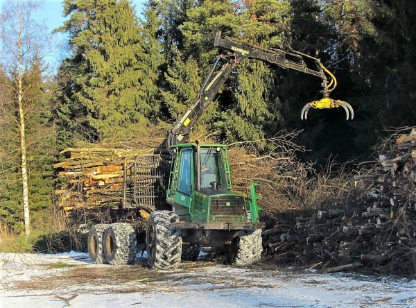 Timberjack /John Deere 1110c
Risut kasalle haketusta varten
Avainsanat: Timberjack JohnDeere