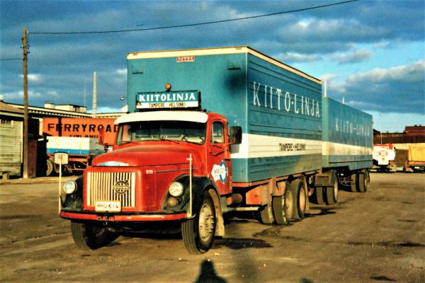 Volvo N88
Linja-Kuljetus Oy
     Tampere

Nokkamallin Volvot ja Scaniat  olivat hallitseva näky kappaletavaran  ajossa vielä 1970-luvun alkupuolella.  
Avainsanat: Volvo Kiitolinja