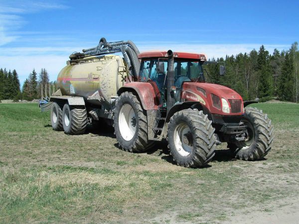 New Holland TVT 190 + KK Module lietevaunu
