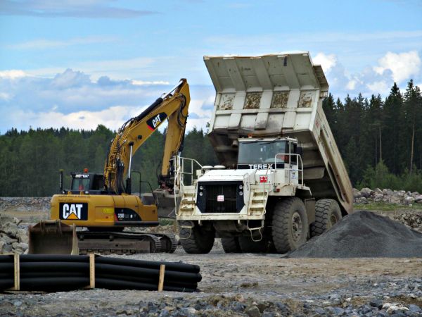 Retailparkin työmaa Lempäälä
Terex tuo ja Catti tasoittaa
Avainsanat: Terex Cat