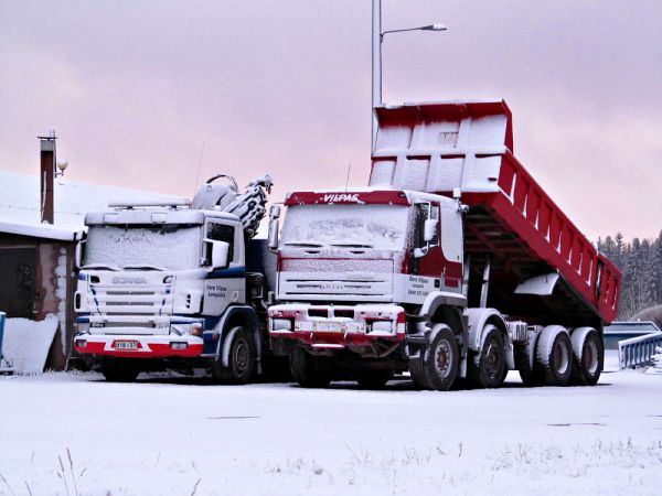 Pirkanmaa on siirtynyt ainakin toistaiseksi talvisempiin tunnelmiin viimeöisen lumisateen seurauksena. 
Avainsanat: Iveco Scania