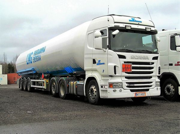 Scania R480
Kiitosimeon nesteytetyn maakaasun ajossa
Avainsanat: Scania Kiitosimeon LNG NII-937 1