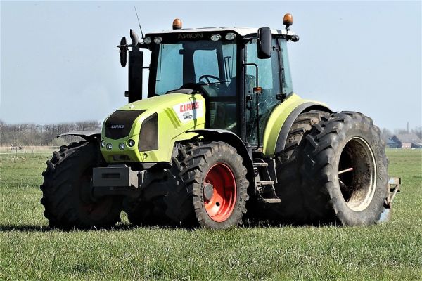 Claas 480 Arion
Tulee aikainen kesä jos näkee Claasin paripyörillä jo huhtikuussa
Avainsanat: Claas Arion