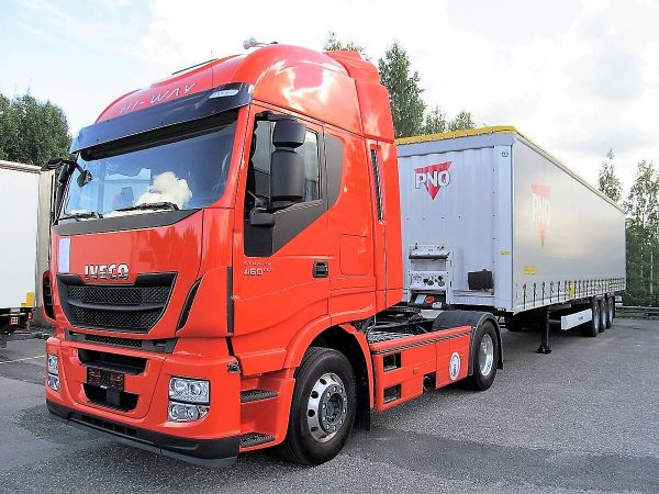 Iveco Stralis 450
Piiriedustajan pihassa esittelyssä 2013
Avainsanat: Iveco