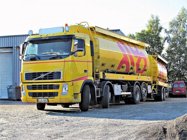 Volvo  FH 480
Säiliöyhdistelmä keskiakseliperävaunulla
Avainsanat: Volvo Keskiakseli