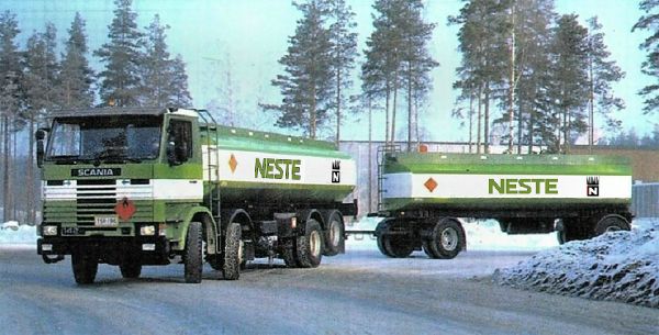 Scania 142  Nesteen ajossa
Mielenkiintoimem yhdistelmä tälla-akselijaolla säiliöliikenteessä
Avainsanat: Scania Neste